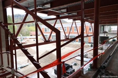 Ogled gradbišča nove Osnovne šole Frana Albrehta in seznanitev s potekom del občinskih svetnikov (15)